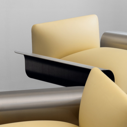 Demure Armchair (Строгое кресло)