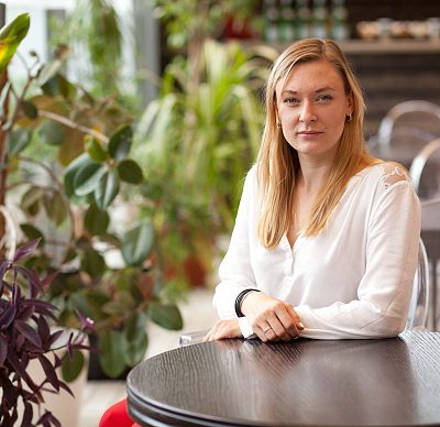 Анна Ажнова