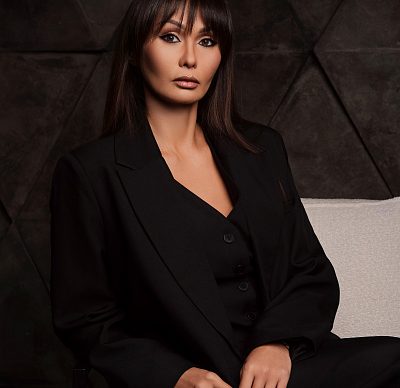 Аделина Доколина