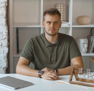 Владимир Сахаров